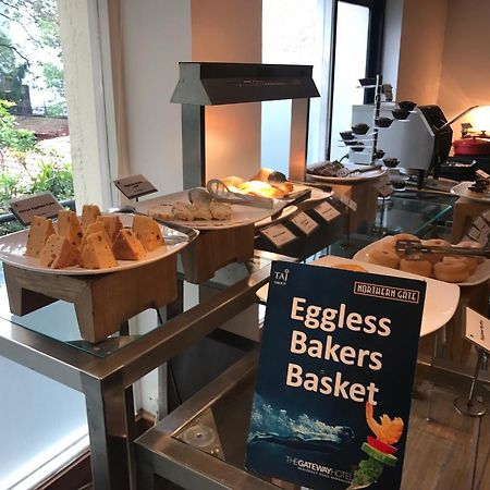 Hotel Taj Yeshwantpur Bengaluru Exteriér fotografie Eggless Baker's Basket at a buffet
