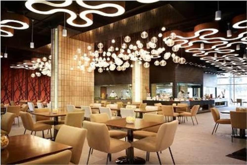 Hotel Taj Yeshwantpur Bengaluru Exteriér fotografie The interior of the restaurant
