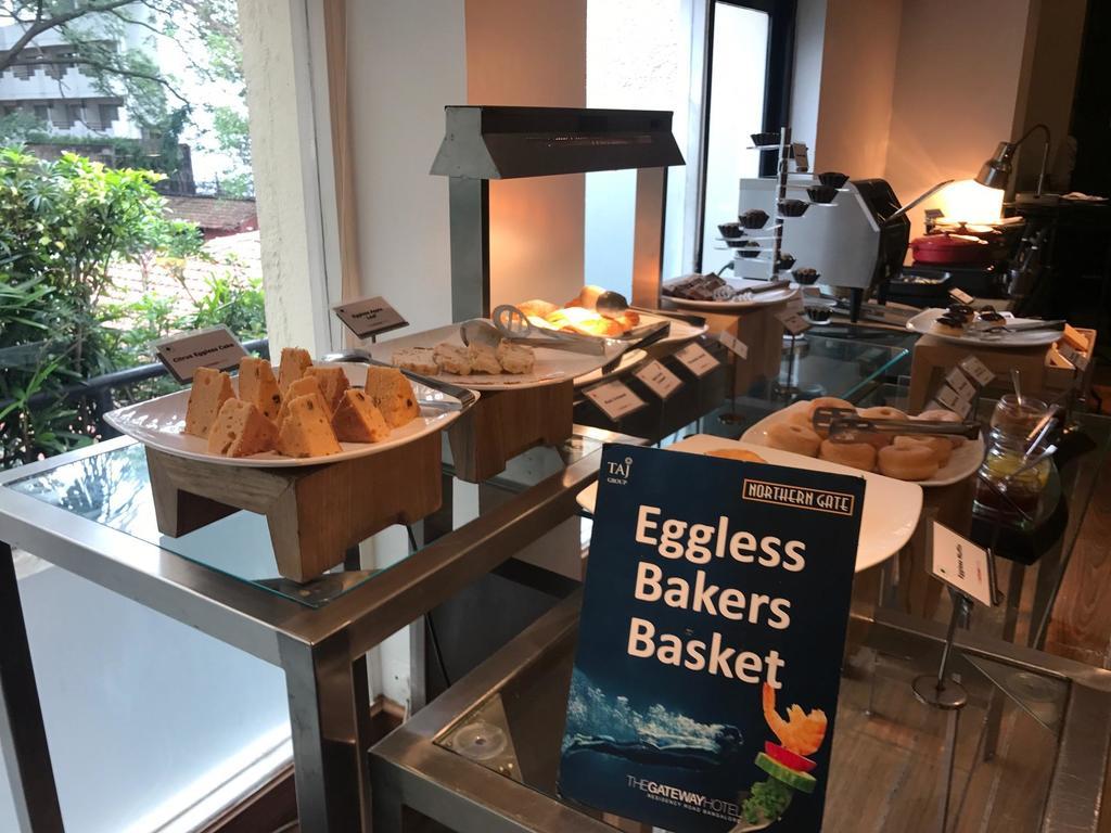 Hotel Taj Yeshwantpur Bengaluru Exteriér fotografie Eggless Baker's Basket at a buffet