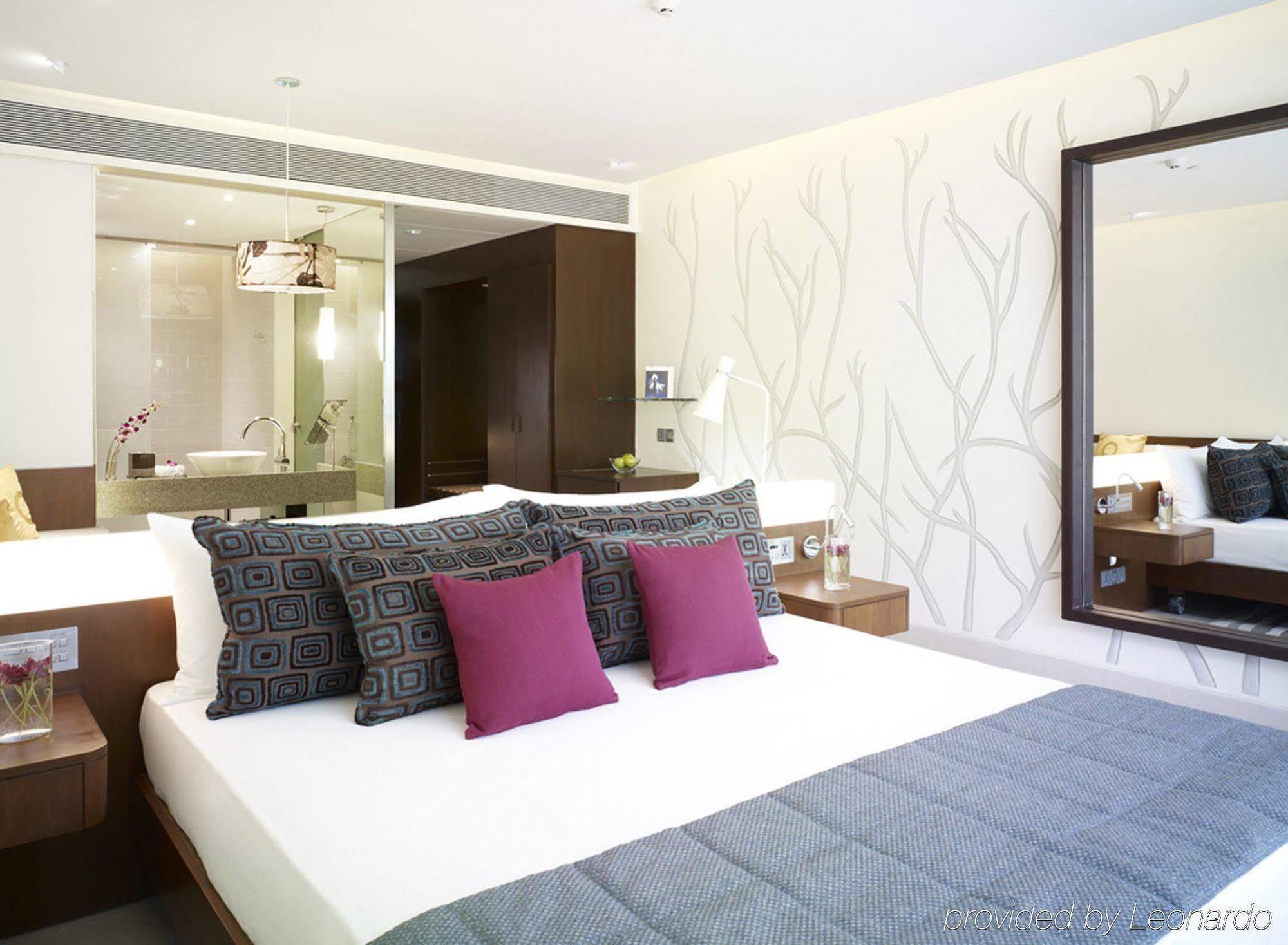 Hotel Taj Yeshwantpur Bengaluru Pokoj fotografie A bedroom at the Park